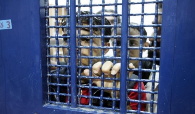 تعليق الزيارات العائلية للأسرى في سجون الاحتلال