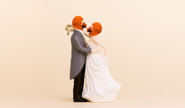 قرار استثنائي: زواج بالقفازات والكمامات في إيطاليا