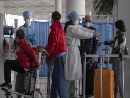 بريطانيا: السجن عقوبة لمن يسعل بوجه شرطي