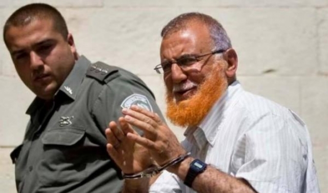 الاحتلال يعتقل 8 فلسطينيين بينهم أبو طير رغم الكورونا