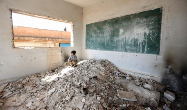 سوريّة: عائلات تعيش في مدرستين لم تسلما من قصف النظام