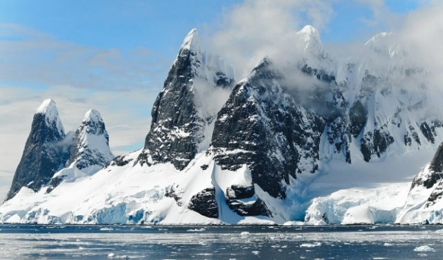 بحث يحذر من نتائج كارثية إثر تراجع الجليد بالقطب الشمالي
