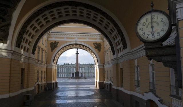 مدينة بطرسبرغ الروسية خالية من السياح بسبب كورونا