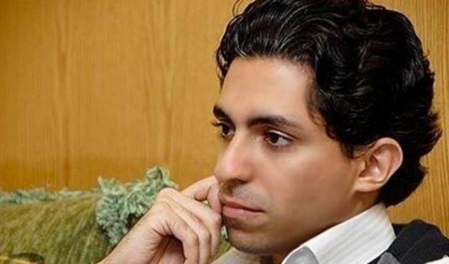 السعودية: السلطات تُحيل المدوّن رائف بدوي للمحاكمة 