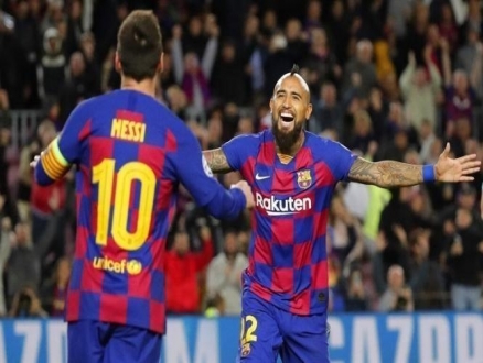 برشلونة يفتح الباب أمام انتقال فيدال لإنتر ميلان