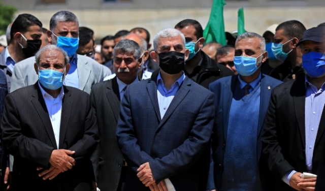 حماس تطالب عباس بترجمة قراراته إلى خطوات عملية