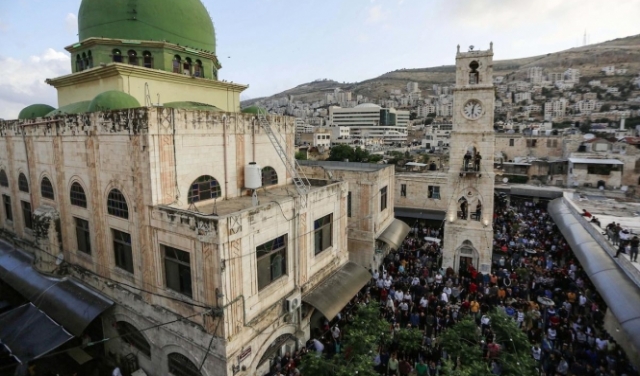 إشتية: إعادة فتح المساجد والكنائس اعتبارا من فجر الثلاثاء