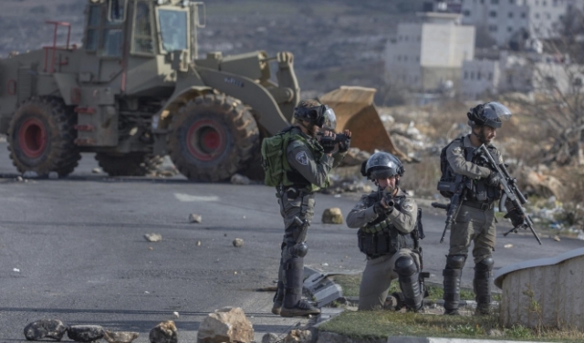 الاحتلال يطلق النار على شابين فلسطينيين شمالي رام الله