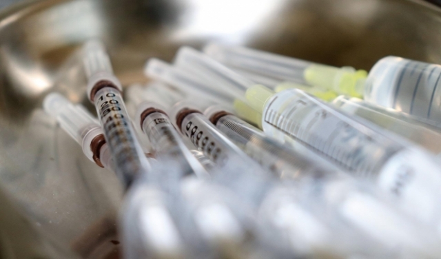 رفض اللقاح.. عقبة إضافية أمام العلماء بعد تطويره