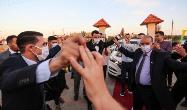 رغم كورونا: الأعراس مستمرة في غزة والكمامات إكسسوار جديد 