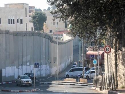 الاحتلال يشق طريقا التفافيا لربط المستوطنات في القدس