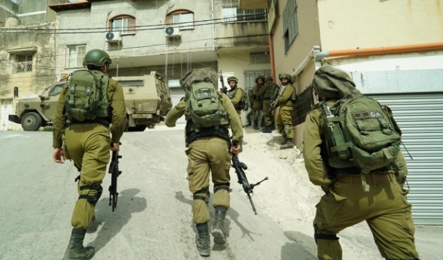 اعتقال 22 فلسطينيا بالضفة والقدس