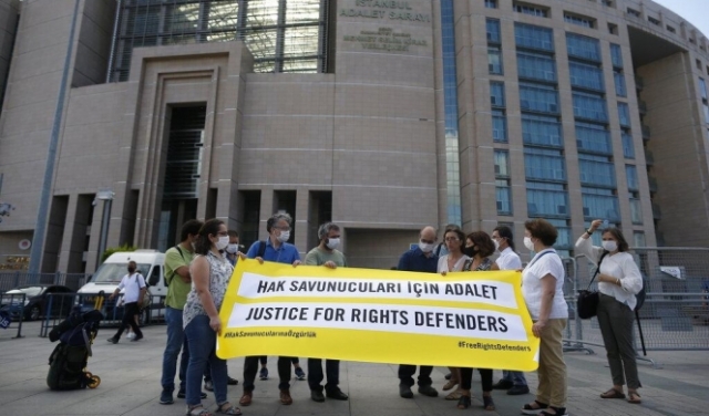تركيا: أحكام بالسجن على مسؤولَين سابقين في منظمة العفو الدولية 