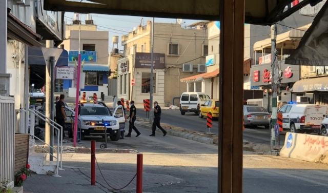 الشرطة تطرد العمال الفلسطينيين والزبائن من المقاهي في باقة الغربية