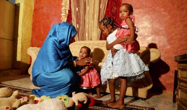 السودان يصادق على قانون يجرم ختان الإناث 