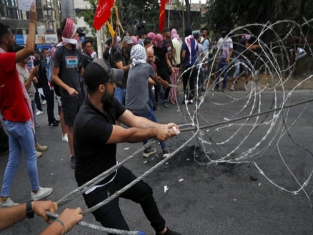 لبنان: الحكومة على مفترق طرق وتفاقم الأزمة المعيشية