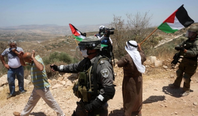 عشرات الإصابات إثر تفريق جيش الاحتلال لمسيرات في الضفة الغربية