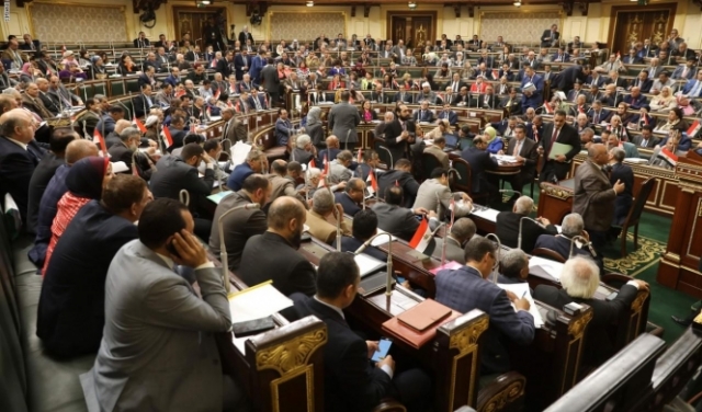 البرلمان المصري يوافق على قرار يتيح نشر قوات في ليبيا