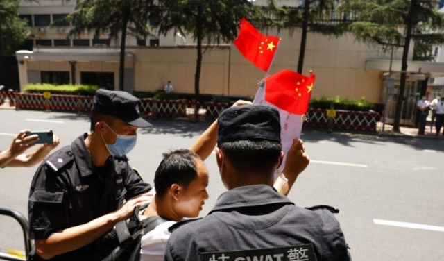 بكين تسيطر على القنصلية الأميركية في شنغدو