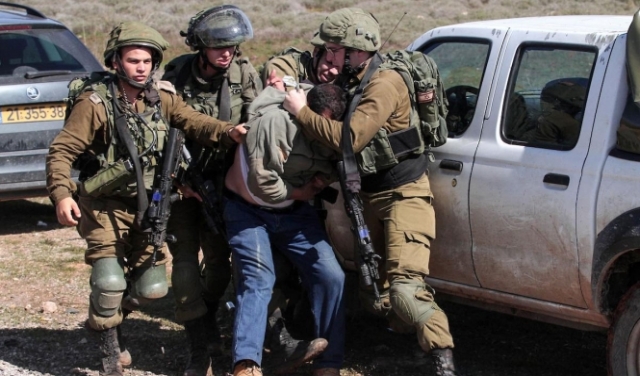 الاحتلال يعتقل 17 فلسطينيًا بينهم مُنسق BDS