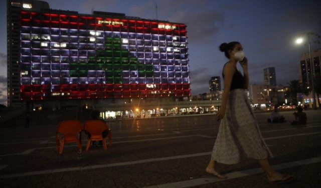 علم لبنان وبلدية تل أبيب: كيف تفاعل الفلسطينيون مع المشهد؟