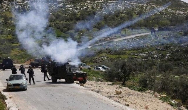 إصابة العشرات جرّاء اعتداء قوات الاحتلال على مسيرتين في الضفة