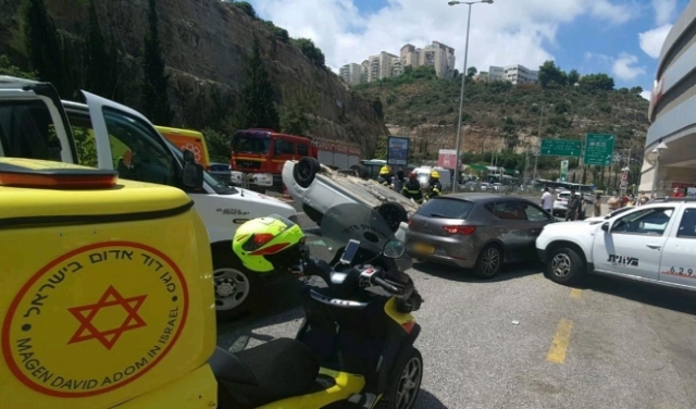5 إصابات بانقلاب سيارة في حيفا