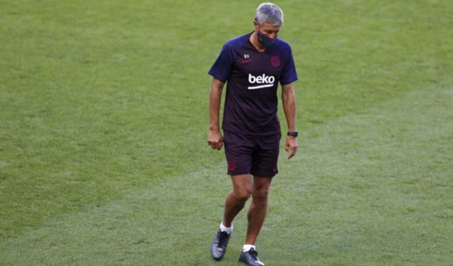 برشلونة يعلن إقالة مدربه