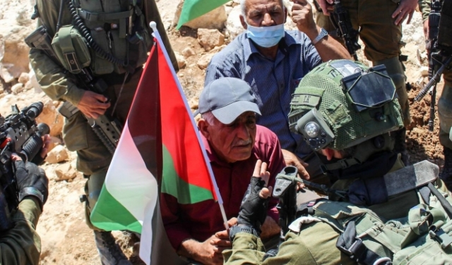 إصابة شابين إثر تفريق جيش الاحتلال لمسيرات في الضفة الغربية