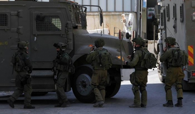 قوات الاحتلال تختطف وتعتقل شبانًا فلسطينيين