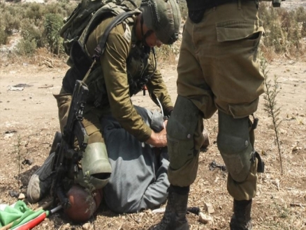 اعتداءٌ للاحتلال على مسنٍّ فلسطينيّ يُعيد إلى الأذهان مقتلَ الأميركيّ جورج فلويد