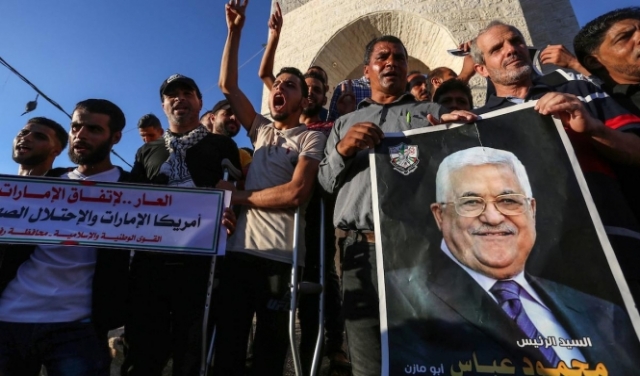 القيادة الفلسطينية تسعى للحشد ضد التطبيع وتتجنب المواجهة مع الإمارات