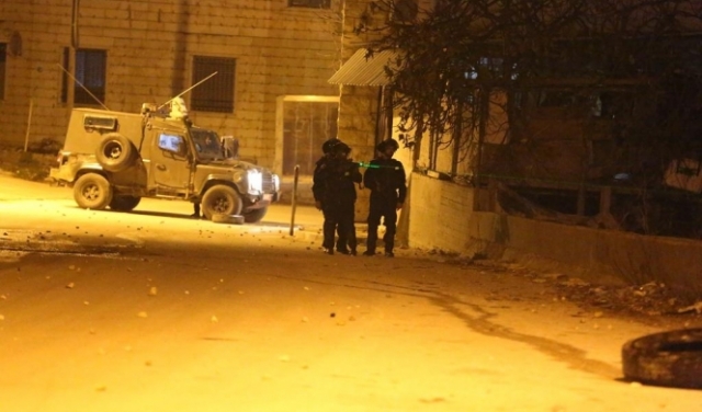 اعتداءات للمستوطنين قرب نابلس واعتقالات بالضفة