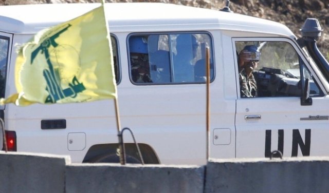 ضابط إسرائيلي: المدنيون يتجولون والجنود يختبئون من قناصة حزب الله