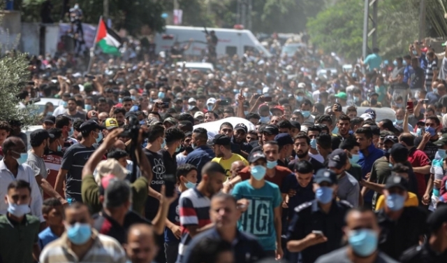 غزة تشيّع جثماني الصياديْن اللذين قُتلا برصاص الجيش المصري