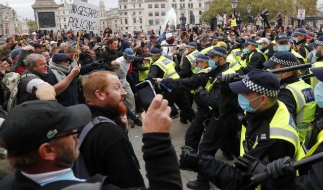 بريطانيا: اعتقال 10 أشخاص باحتجاجات ضد إجراءات العزل