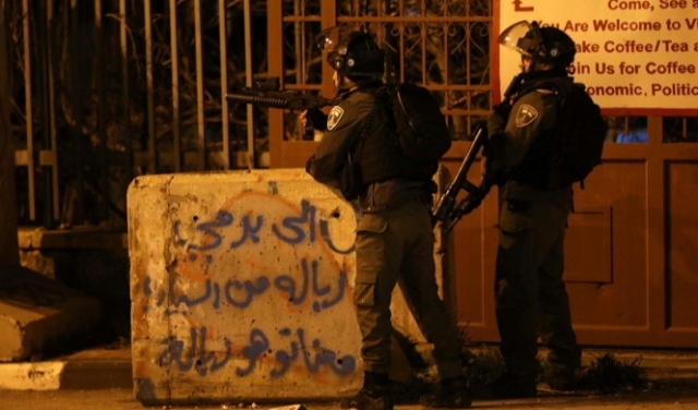  مواجهات واعتقالات بالضفة طالت 12 شرطيا فلسطينيا