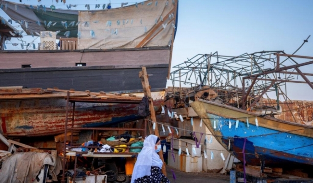 ميناء يافا يتزيّن بالكمامات