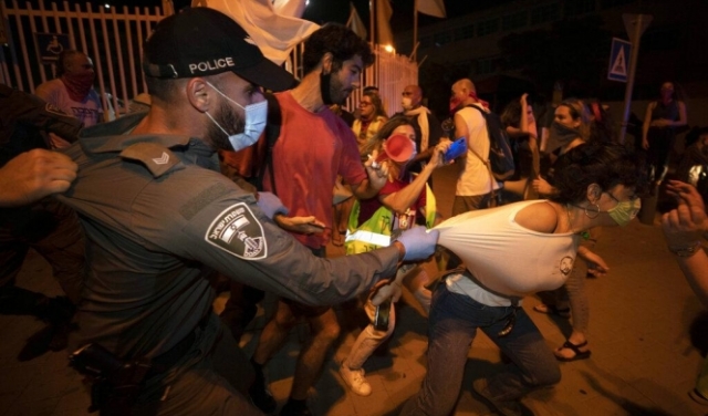 غانتس يطالب بحماية المتظاهرين: العنف قد يصل حد القتل
