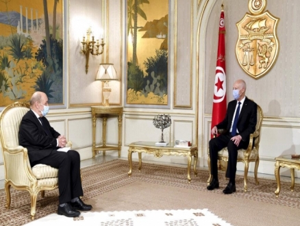 مساعدات فرنسيّة إلى تونس للحد من كورونا