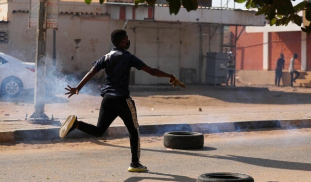 مقتل سودانيّ وإصابة آخرين في احتجاجات الخرطوم