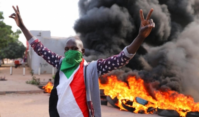 سودانيون يتظاهرون رفضا للتطبيع... مسؤول حكوميّ: مرهون بتشكيل البرلمان