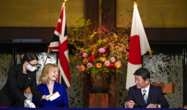 رغم التعثر مع الاتحاد الأوروبي: بريطانيا واليابان توقعان اتفاقية للتجارة الحرة