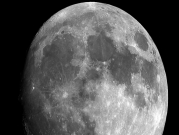 ما تعقيب العلماء حول وجود المياه على الجانب المضيء للقمر؟