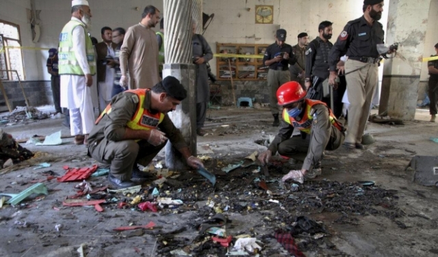عشرات القتلى والجرحى بينهم أطفال بانفجارين في باكستان