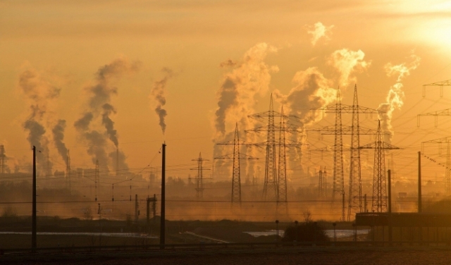 دراسة: التلوث البيئي يزيد احتمالية الوفاة بكورونا