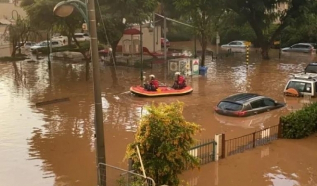 الأمطار تكشف هشاشة البنى التحتية: فيضانات وعشرات العالقين