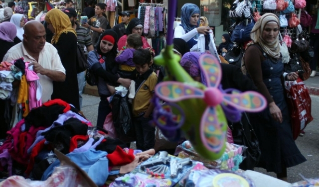 تردي الأوضاع الاقتصادية الفلسطينية: تراجع الناتج المحلي وتفاقم البطالة 