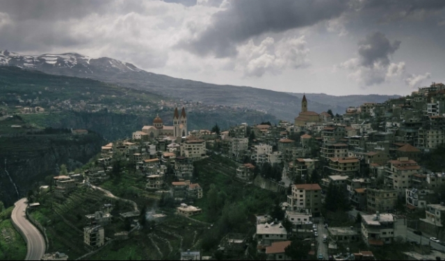 لبنان: طرد جماعي لمئات الأسر السورية من بشرّي