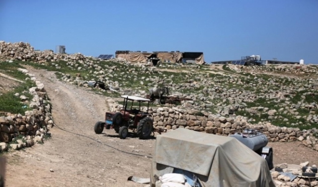 إخطارات بإزالة 12 خيمة سكنية في خربة زنوتا قرب الظاهرية